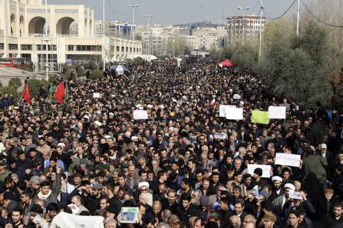 Iran, centinaia di migliaia di persone in piazza: “Vendetta”
