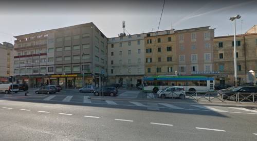 Ancona, ruba in un negozio e pesta il titolare: arrestato marocchino