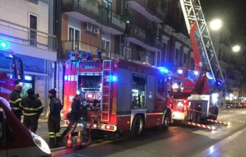Tragedia a Bari, scoppia un incendio in casa: una donna perde la vita