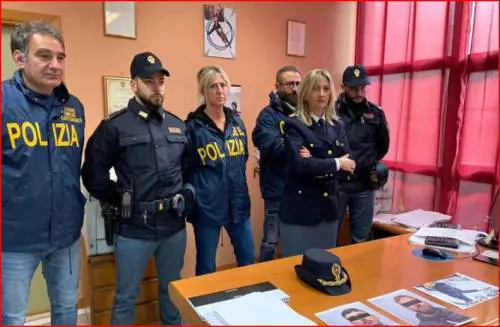 Rapinatori respinti da un tabaccaio fuggono col bus