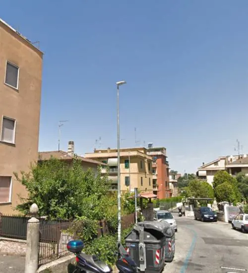 Anziano picchiato per aver gettato i rifiuti sui cumuli di spazzatura