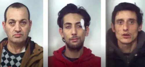 Chiedevano ai clienti di mostrare i soldi alle telecamere: spacciatori arrestati con un blitz
