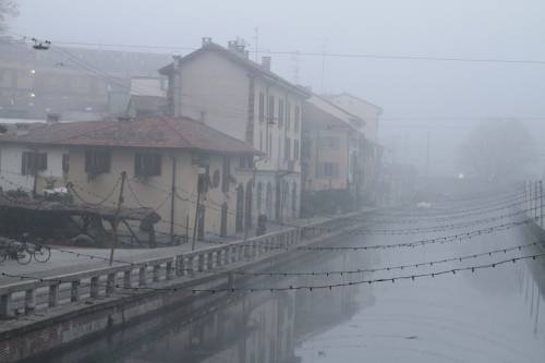 Milano, nebbia sui Navigli 