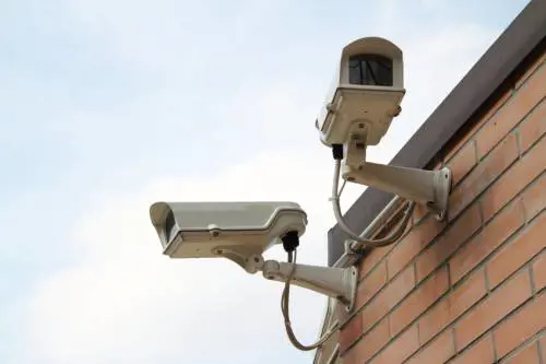 Telecamere tra i banchi contro la droga a scuola