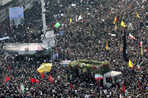 I funerali di Soleimani si tingono di rosso: oltre 50 morti a causa della calca