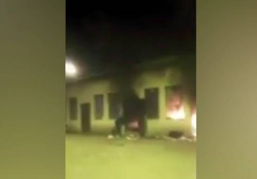 Stranieri incendiano Cpr di Torino, arrestati 5 marocchini e 1 algerino