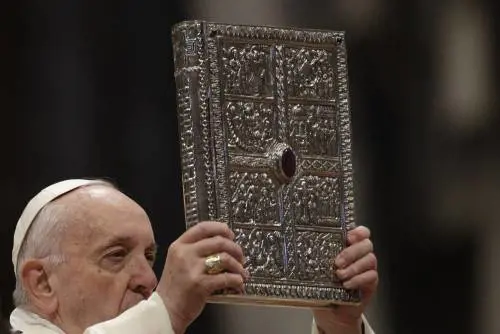 Bassetti choc sui critici di Bergoglio: "Scegliete altre strade"