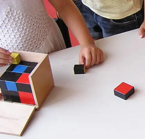 Bimbo autistico escluso dalla recita di Natale: non è tornato a scuola dopo le feste