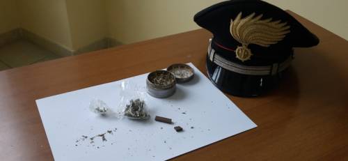 Siena, carabinieri sequestrano droga in due alberghi che accolgono i migranti
