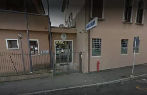 Marocchino devasta ufficio postale, poi occupa abusivamente una casa