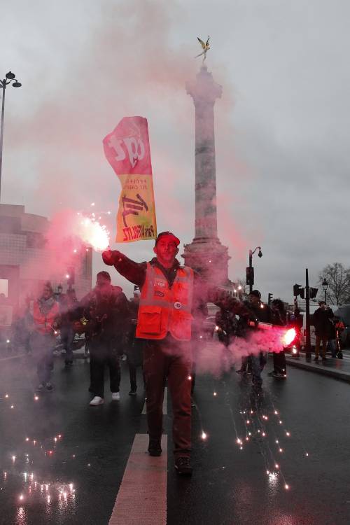 Francia, proteste contro la riforma delle pensioni