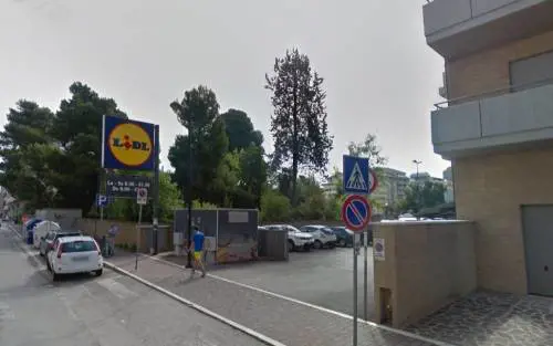 Pescara, gambiano rapina market ed aggredisce la cassiera: fermato