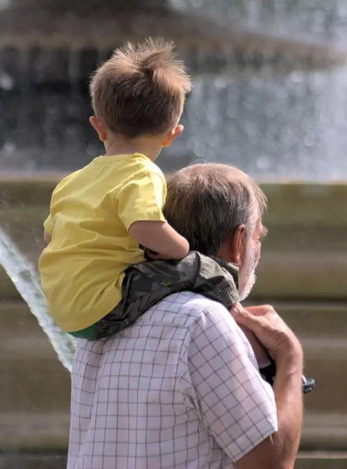 Nonno violenta il nipotino: "Giochiamo ai fidanzati"