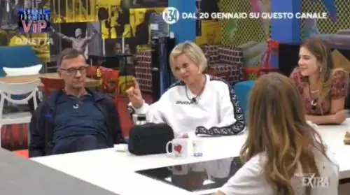 Antonella Elia: "La pole dance dei Ferragnez? Lui un babbuino"