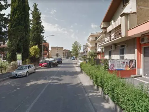 Incidente a Guidonia, donna ubriaca investe pedone e si schianta