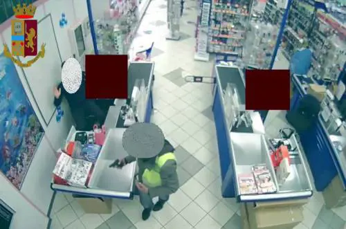 Milano, polizia arresta rapinatore seriale