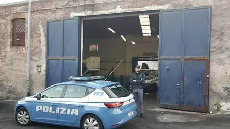 Scoperta officina abusiva: tra i lavoratori in nero pure un bimbo di 11 anni