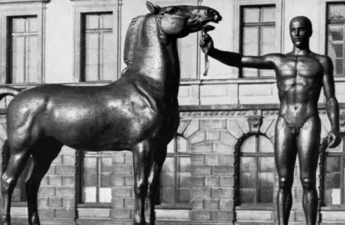 La lettura strumentale del gusto ellenistico voleva giustificare la soppressione dell'imperfetto