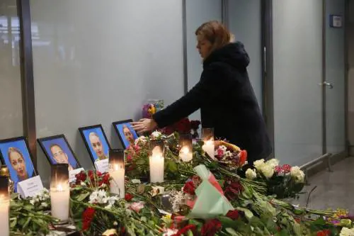 Aereo abbattuto in Iran, le storie delle vittime: studenti, sposi e bambini