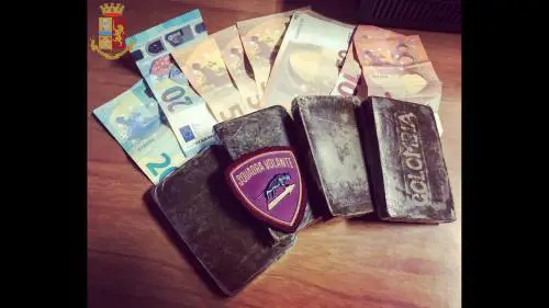 Torino, hashish nel cestino della bicicletta: in manette pusher marocchino