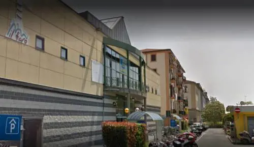 La Spezia, magrebino aggredisce una donna e la afferra per il collo