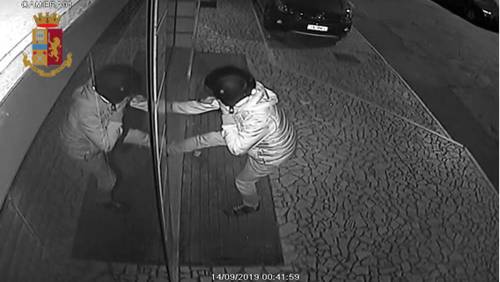 Furti seriali e un incendio: indagata baby gang a Nardò