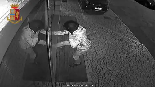 Furti seriali e un incendio: indagata baby gang a Nardò
