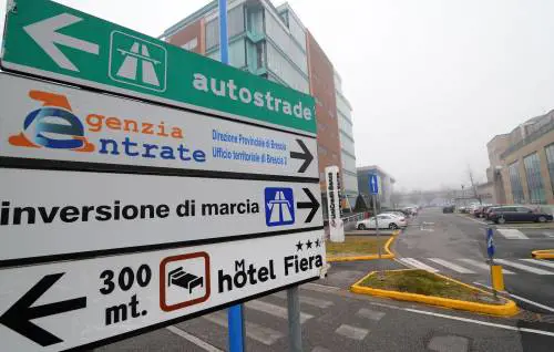 Ecco le foto postate online che scatenano l'ira del Fisco