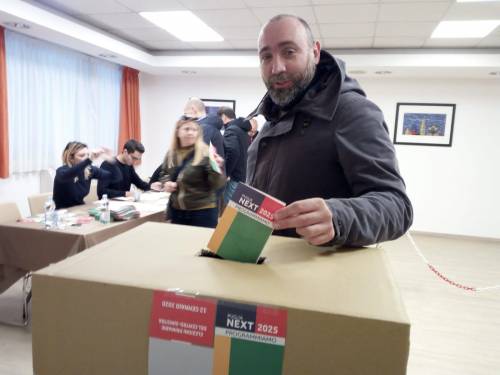 Primarie in Puglia: i quattro candidati nei seggi per votare