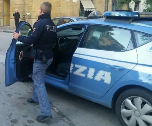 Scoperto laboratorio per falsificare telai auto