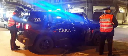 Algerino beccato a rubare, insulta la cliente: "Put..."