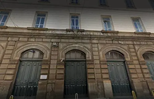 Detenuto cerca di strangolare l'agente: l'aggressione choc in carcere