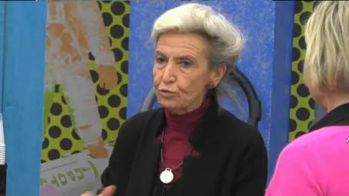 "Wanda Nara è un mostro", Barbara Alberti senza freni al Gf. Poi copre il microfono