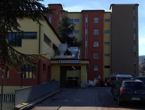 Alatri, nigeriano molesta pazienti e distrugge porta dell'ospedale