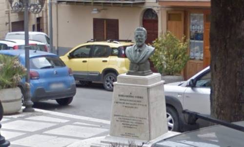 Imbrattano busto dedicato a vittima di mafia: denunciati due minorenni
