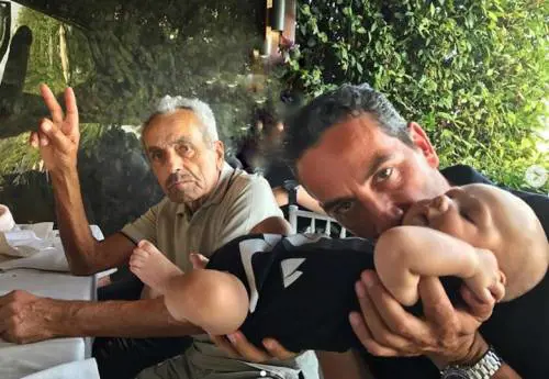 Grave lutto per la Iena Matteo Viviani: morto il padre