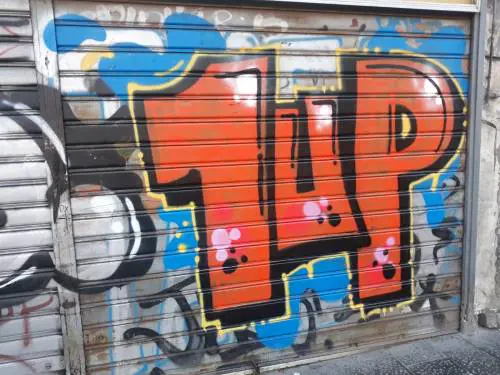 I graffiti 1Up arrivano in città: la protesta degli ambientalisti