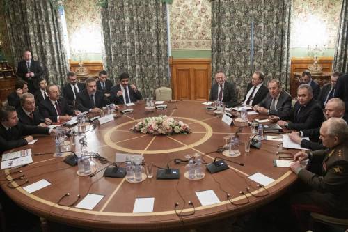 Incontri, trattative e rifiuti: si decide il destino della Libia