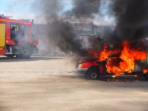 Caserta, esce dalla comunità  dopo aver scontato la pena  e incendia le auto degli operatori