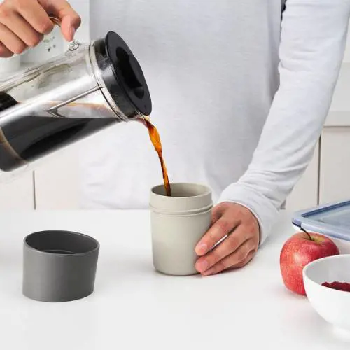 Ikea ritira il bicchiere da viaggio: "Può rilasciare sostanze chimiche"