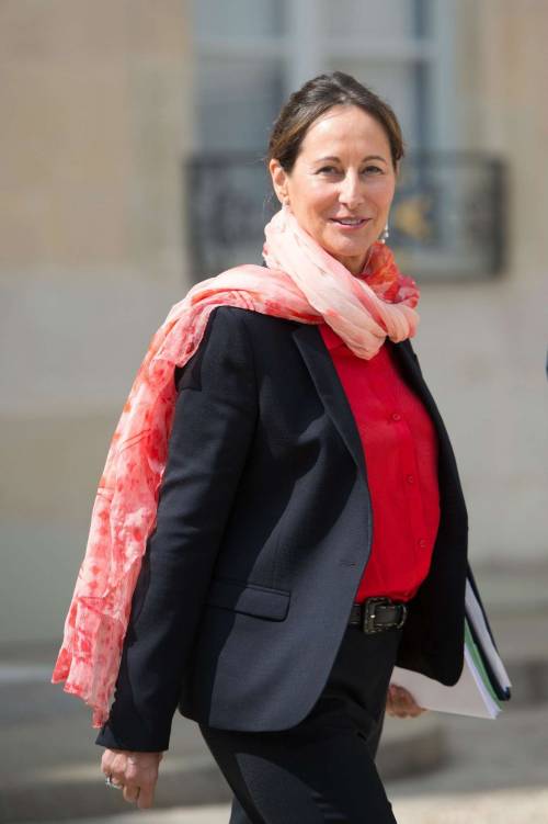 Francia, guai per Ségolène Royal: licenziata da Macron e indagata
