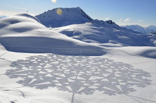 Apre le piste da sci agli italiani. Ma in Svizzera è boom contagi