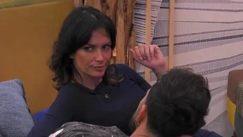 "Mi ha nominato quella lesbica". Ora gli avvocati di Licia chiedono l'espulsione di Fernanda