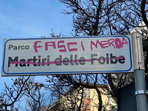 Nuovo sfregio ai martiri delle foibe, l'ira di FdI: "Miserabili e codardi"