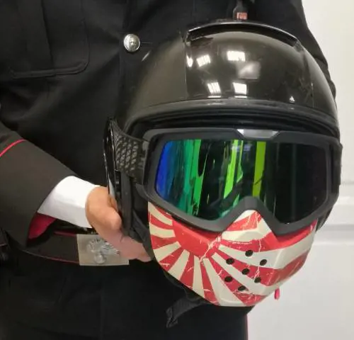 Rapina con coltello per un casco: "Ci piaceva"