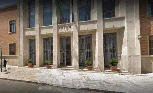 Latina, paura in hotel: turco pesta e tenta di soffocare la compagna