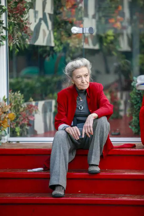 "Urla terrificanti" e pianti al Gf Vip. La Alberti esce per un controllo