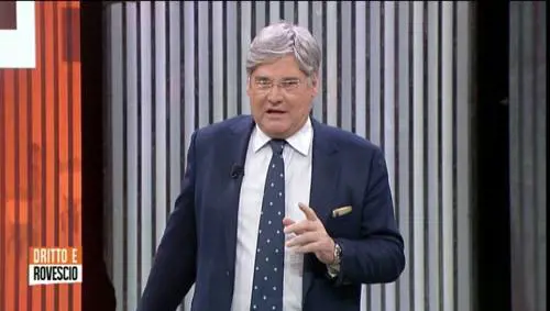 Malore in diretta per Paolo Del Debbio: "Non riesco a stare in piedi"