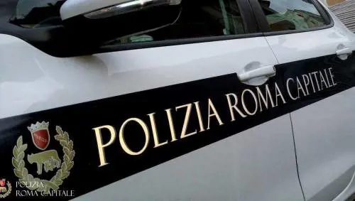 Perde portafoglio con dentro dosi di cocaina: denunciato 26enne