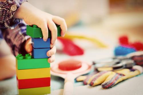 Bambino disabile escluso dalla recita scolastica, la mamma: "Il Ministero non ci ascolta"